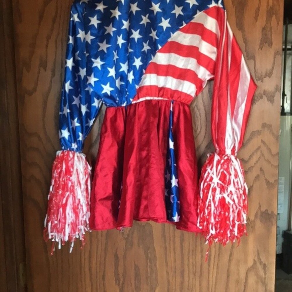 Girls USA cheerleading outfit size medium.